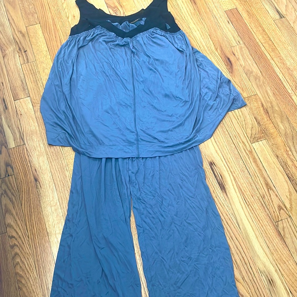 NWT Beautiful Donna Karan sleepwear set